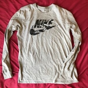 Gray Nike Longsleeve 👀😎